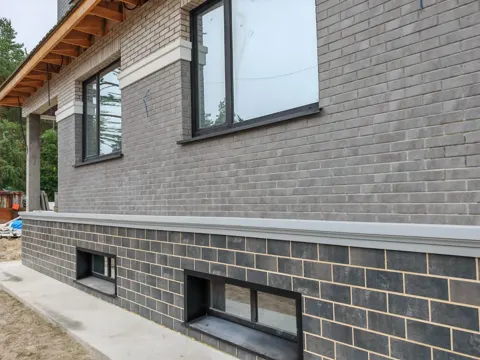 Scandiano Beige / Mattone Grafit на объекте — ракурс 3